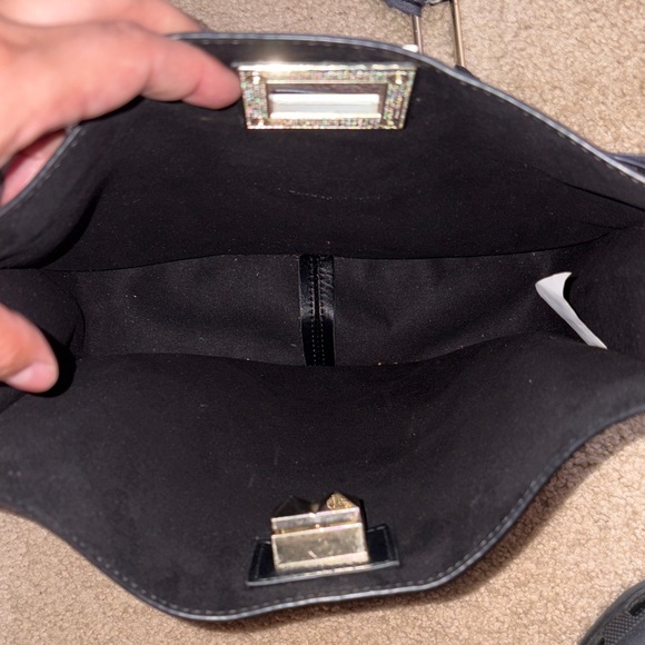 Elegant Black Steve Madden Leather Shoulder Bag - Picture 3 of 5